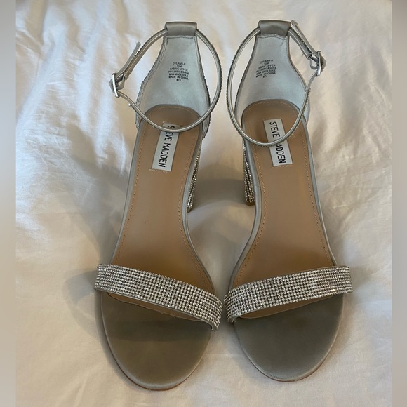 Gorgeous rhinestone heels by Steve Madden. Size 10 - Picture 2 of 8